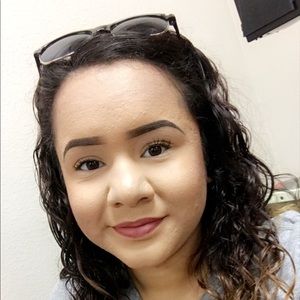 Meet your Posher, Yessica